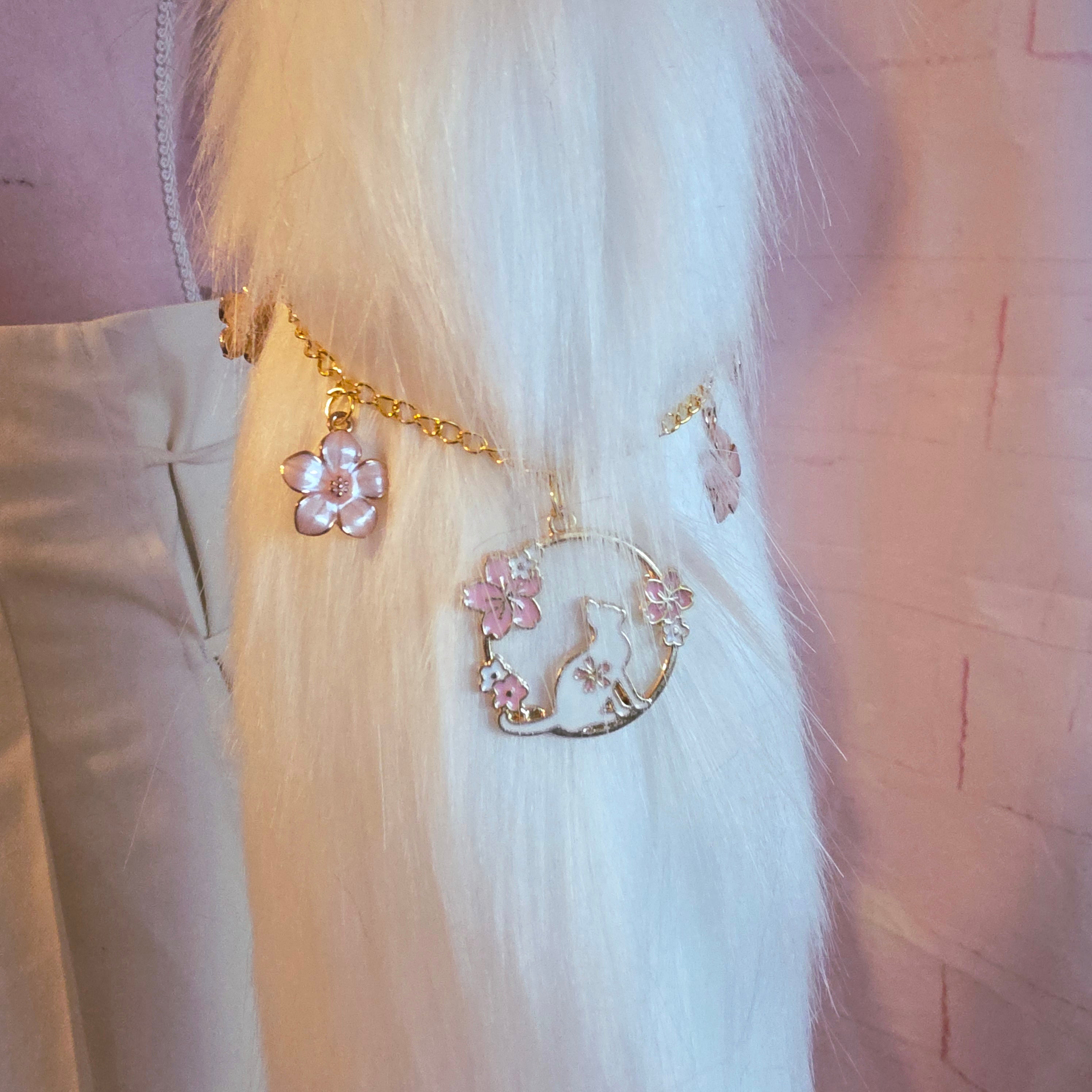 White Tail Keychain, Brìde