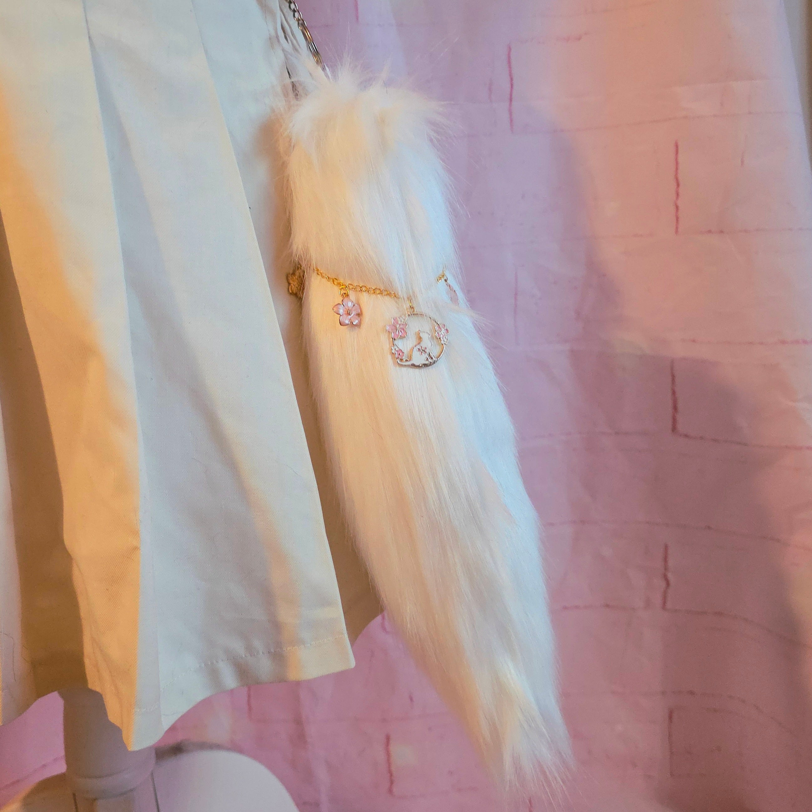 White Tail Keychain, Brìde