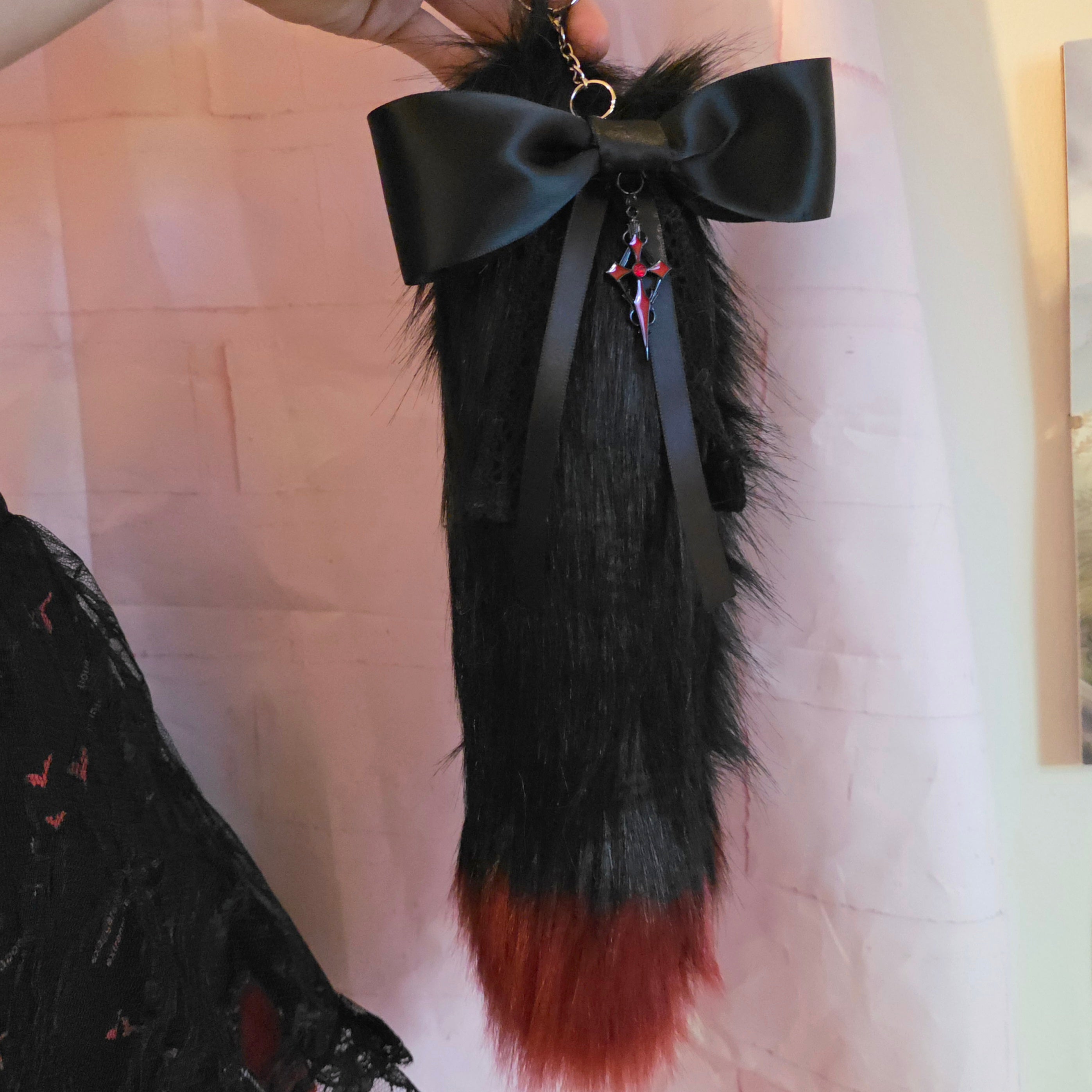 Tail Clip Garnet Goth