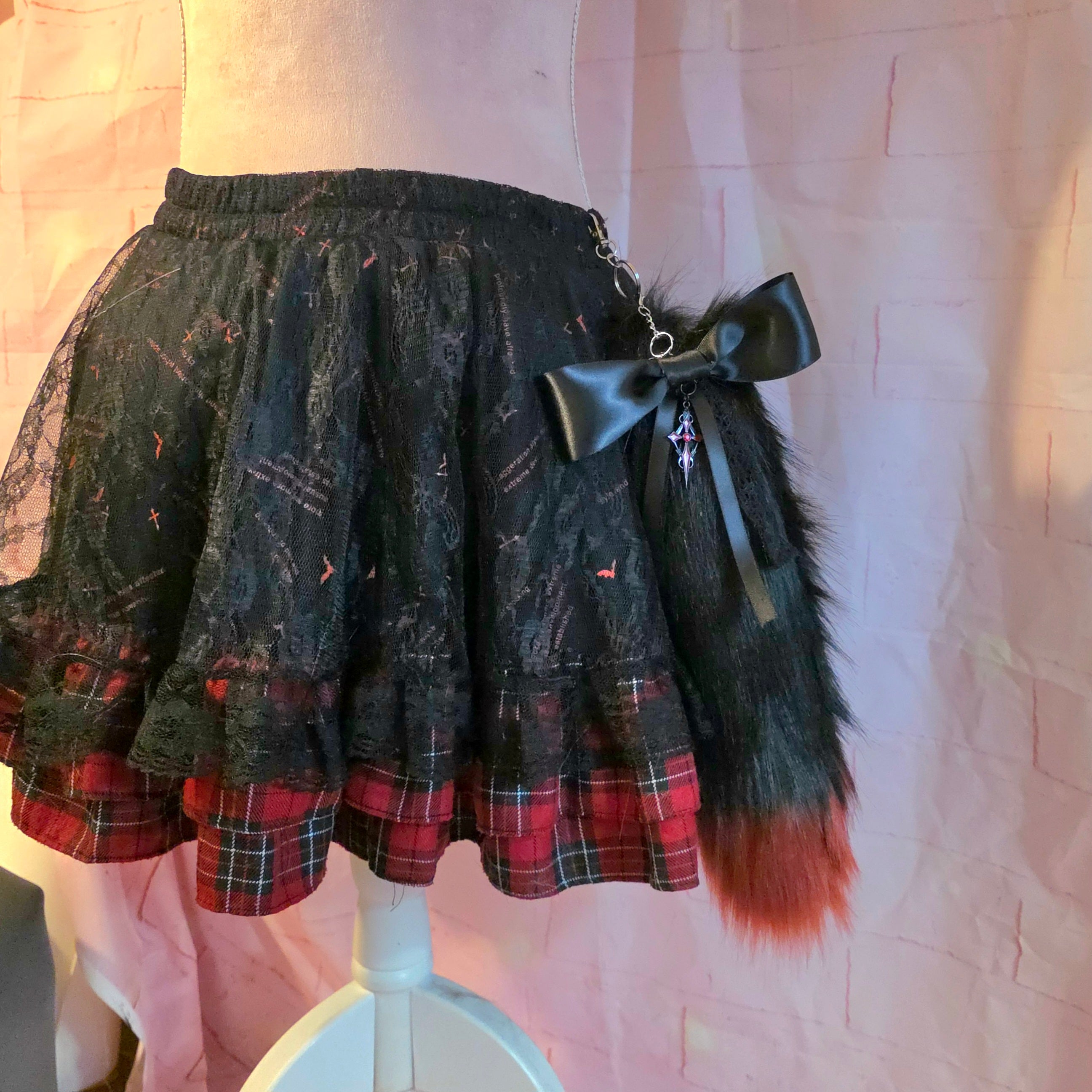 Black and red keychain tail japanese fashion gothic style faux wolf tail clip for handbags