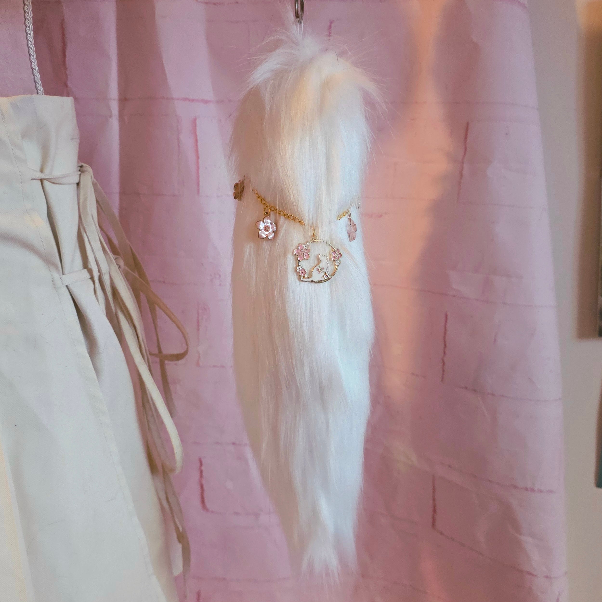 White Tail Keychain, Brìde