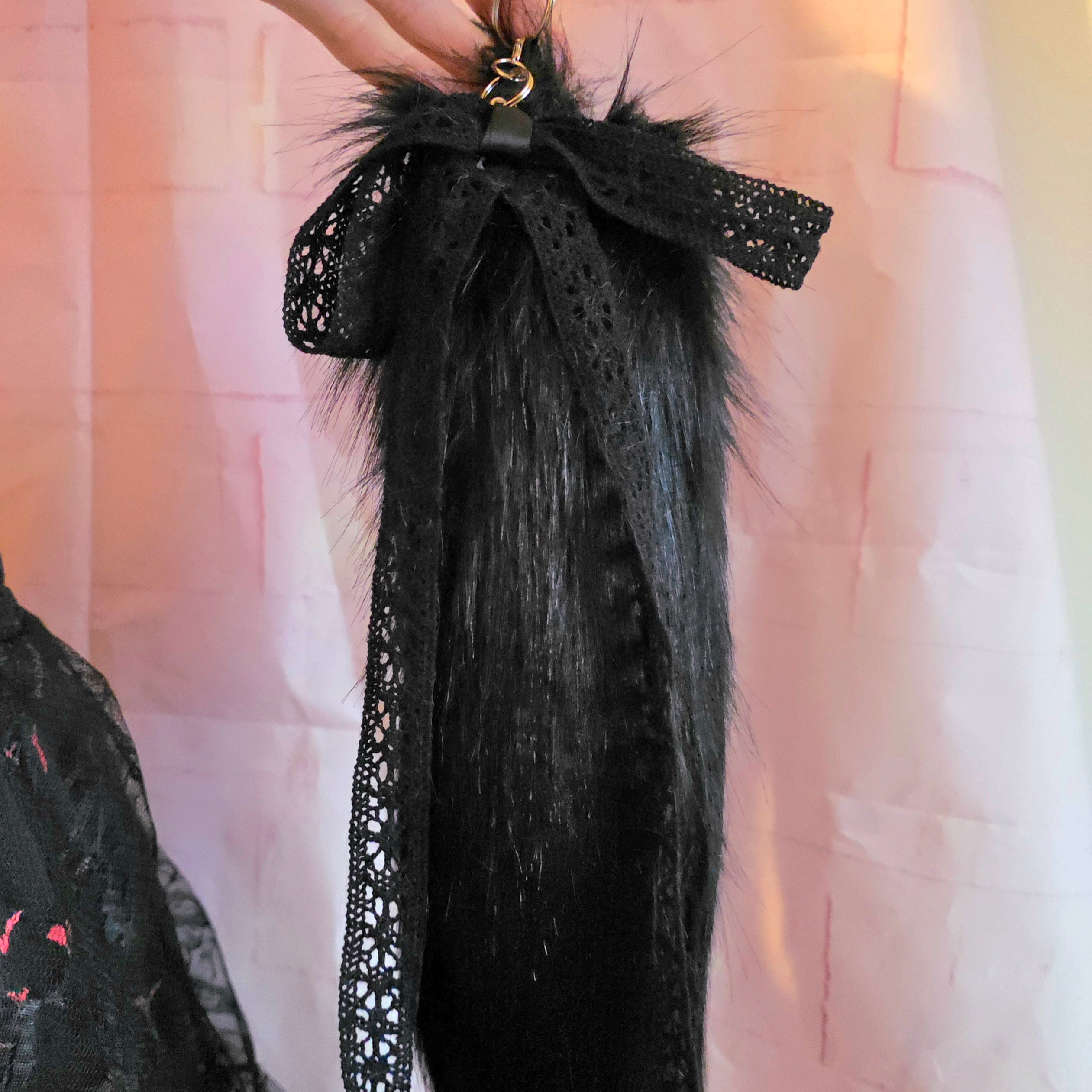 Black Keychain Tail, Rune