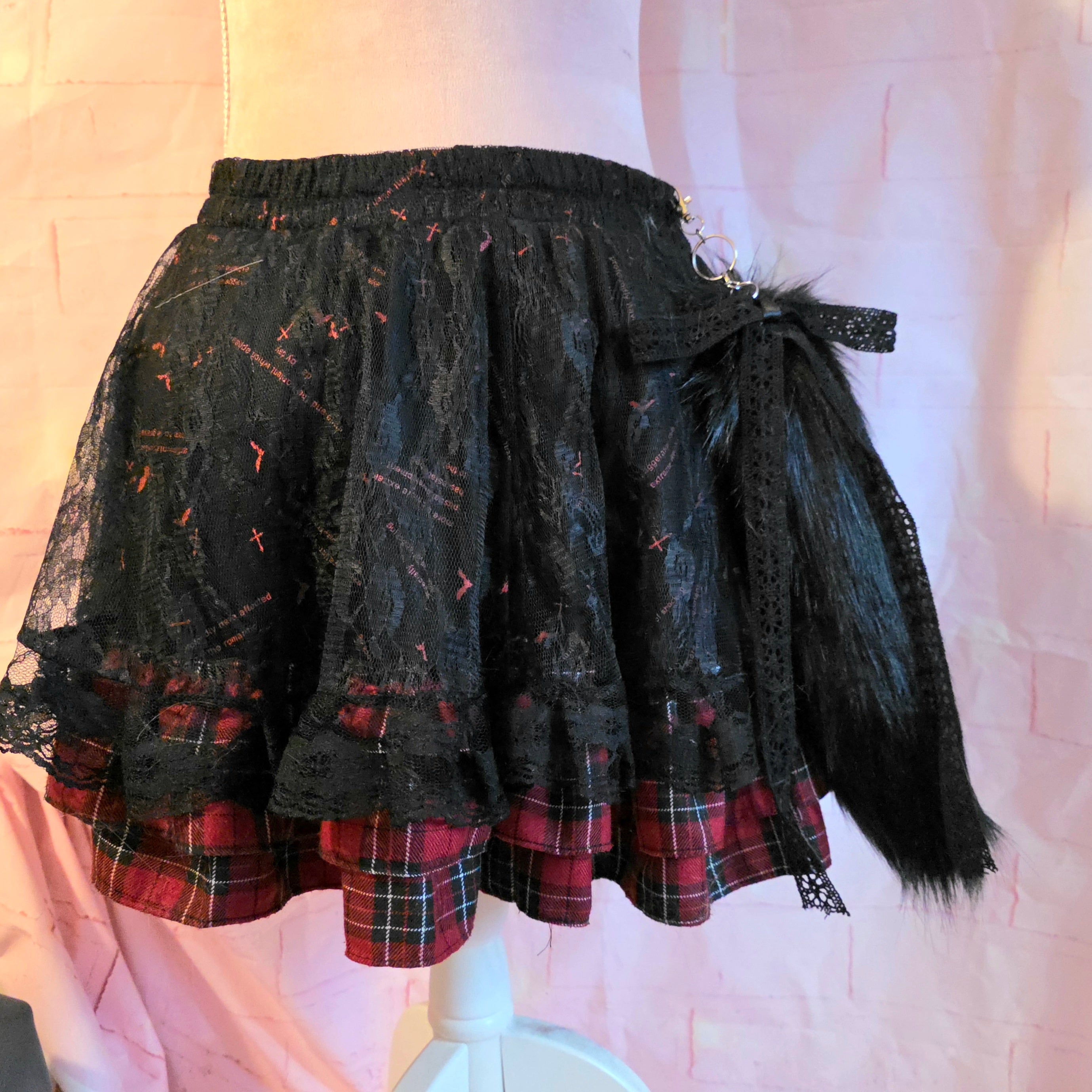 Black Keychain Tail, Rune